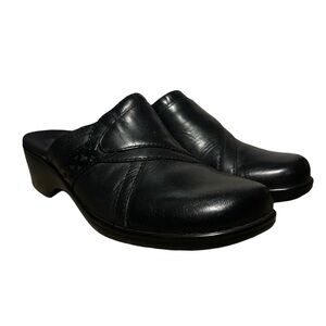 Clarks Collection Womens Black Leather Clogs Slip On Mules Size 7W Comfort